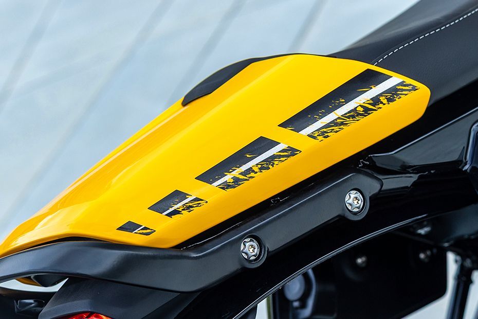 Graphics of Tracker 400