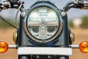 Headlamp of Bullet 650