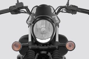 Headlamp of Avenger 220 Street
