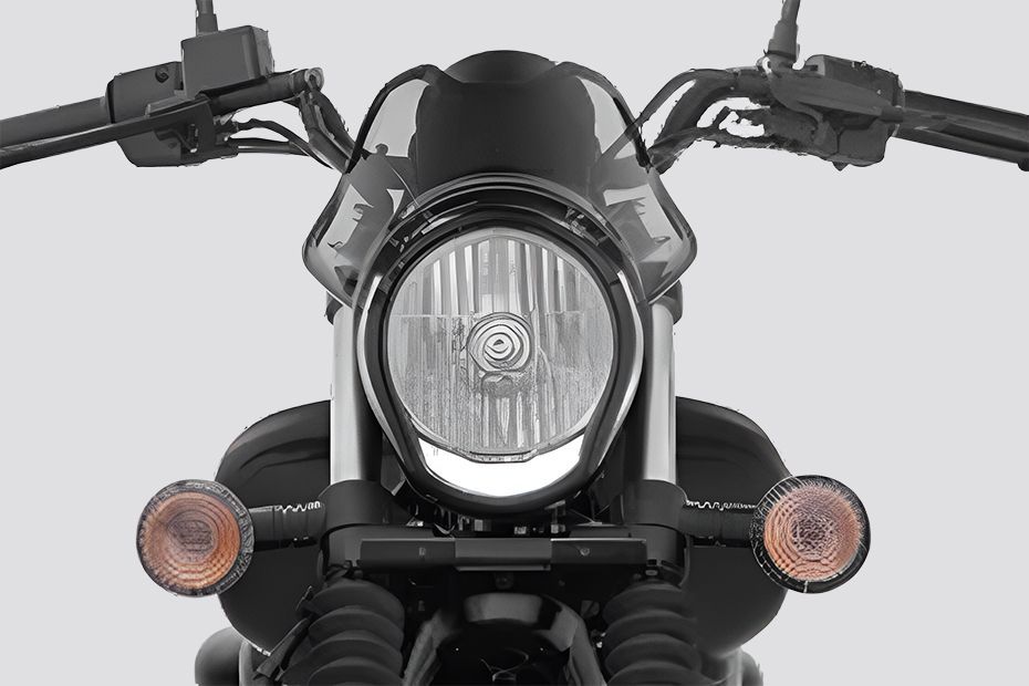 Headlamp of Avenger 220 Street