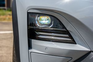 Headlight Image of VF6