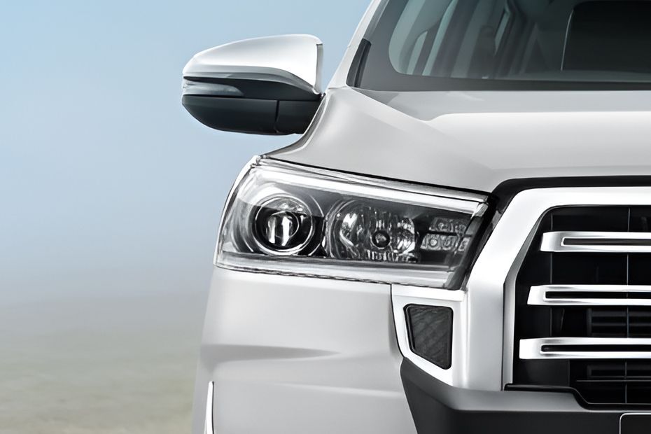 Toyota Innova Crysta 2.4 Zx 7Str Platinum White Pearl - On Road