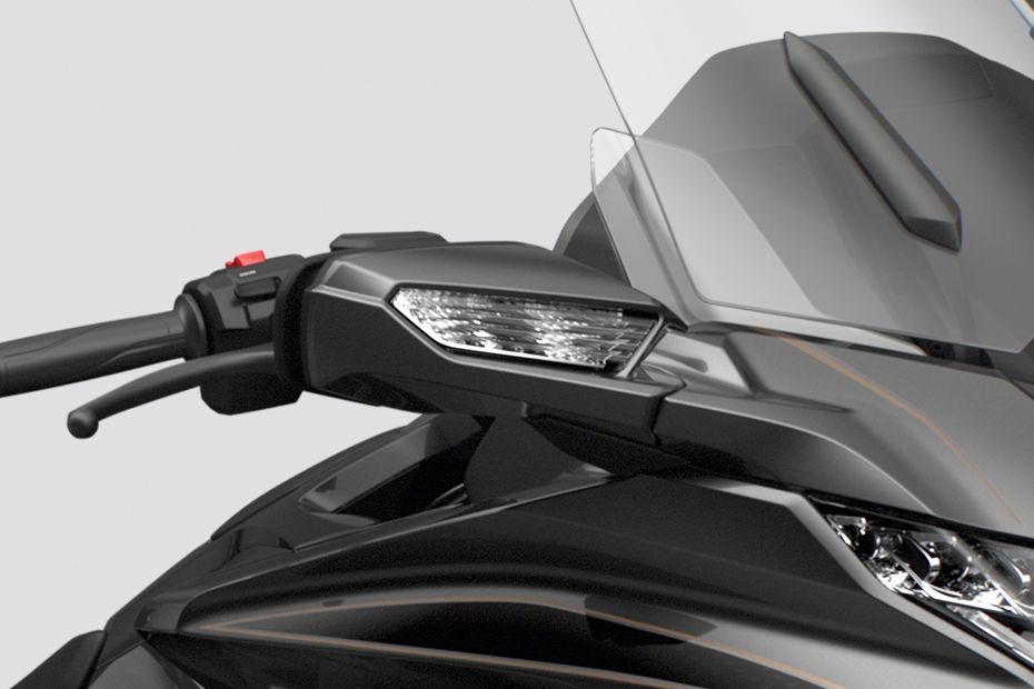 Indicator (Front) of Gold Wing