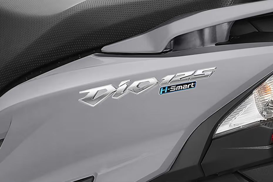 Model Badge of Dio 125