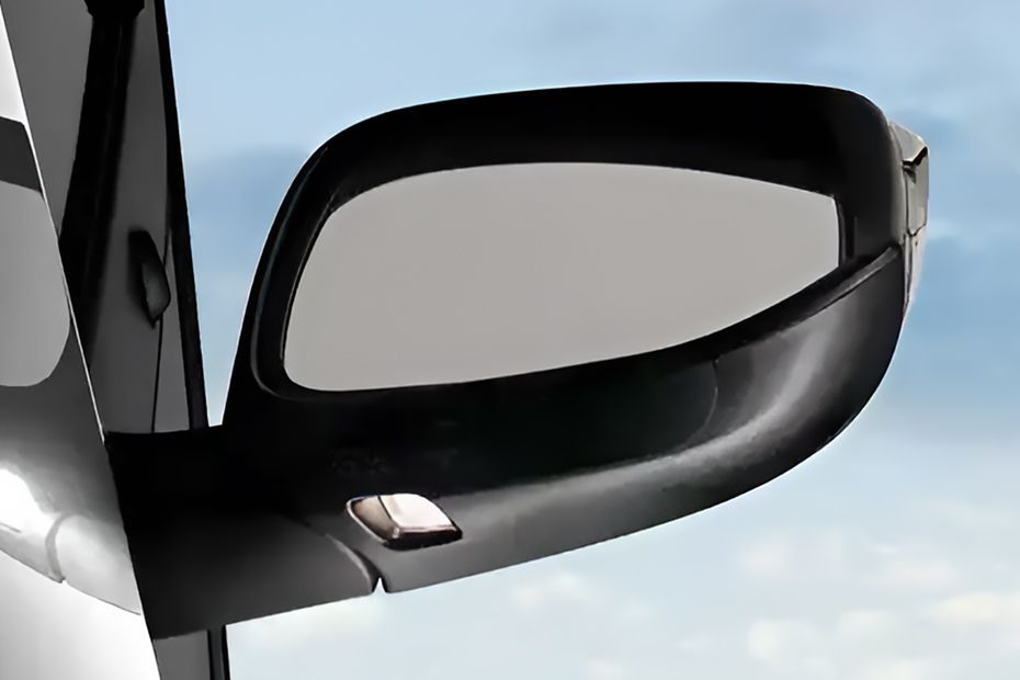 Outside Mirror Glass Image of Innova Crysta
