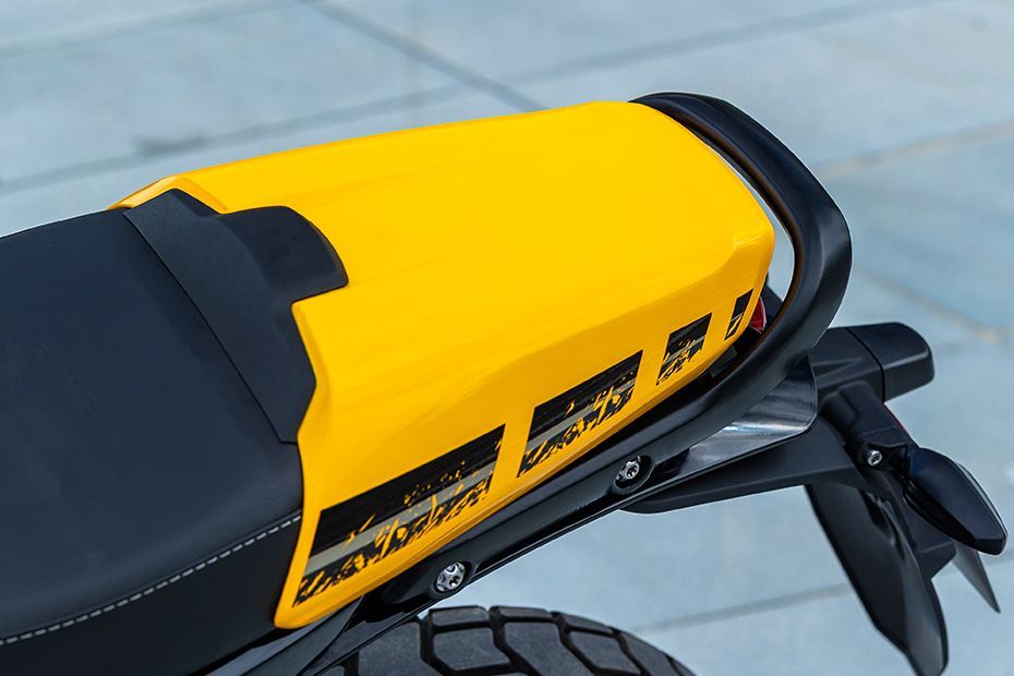 Pillion Grab Rail of Tracker 400