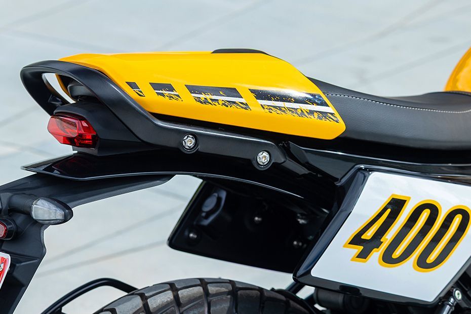 Rear Fender of Tracker 400