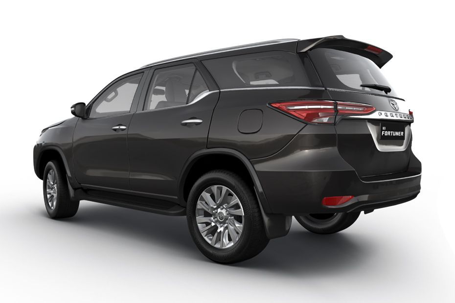 Rear Left Three Quarter View Image of Fortuner