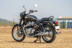 Rear Left Three Quarter View of Bullet 650