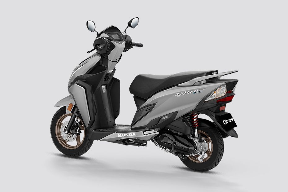 Rear Left Three Quarter View of Dio 125