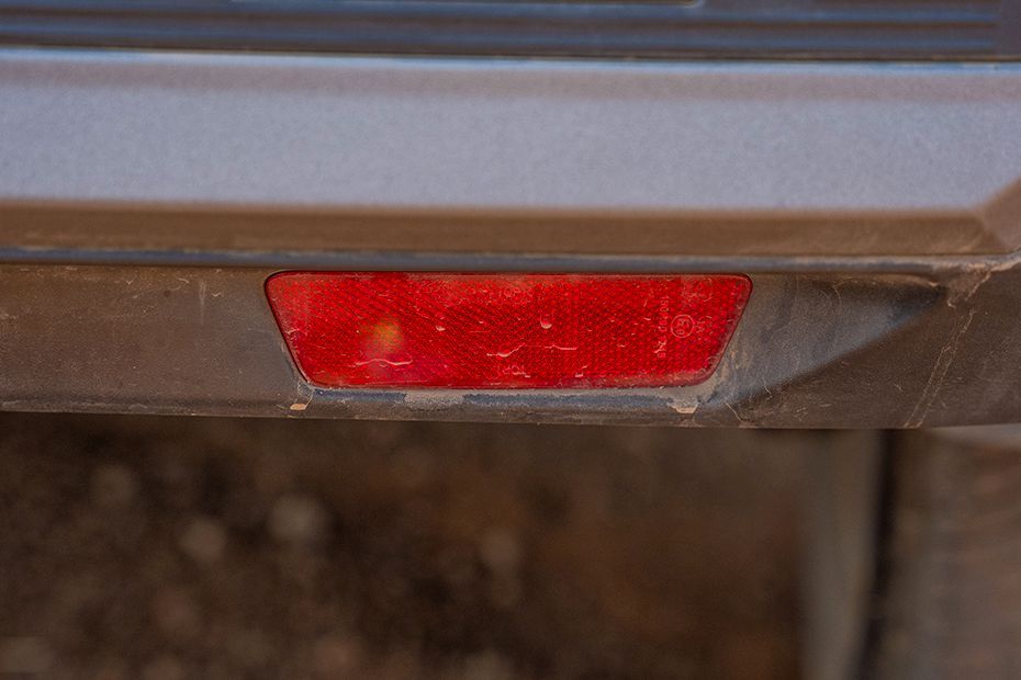 Rear Reflector Image of Duster