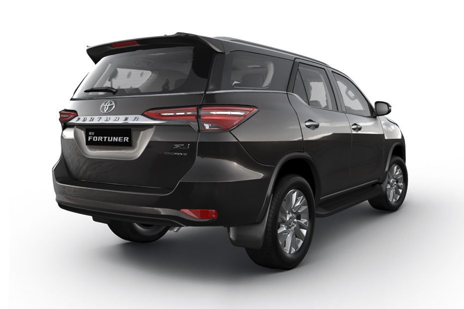 Rear Right Three Quarter View Image of Fortuner
