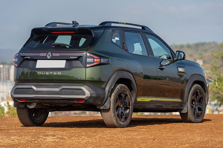 Rear Right Three Quarter View Image of Duster