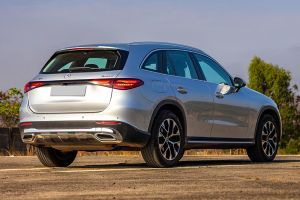 Rear Right Three Quarter View Image of GLC
