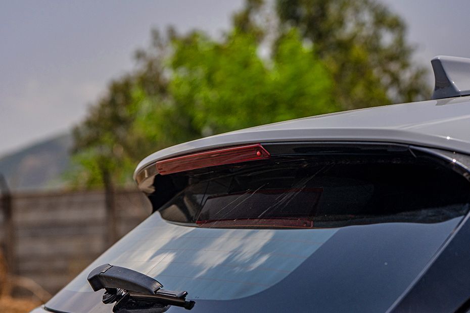 Rear Spoiler Image of VF6
