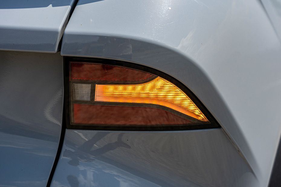 Turn Indicator (Rear) Image of VF6