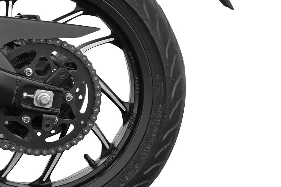 Rear Tyre of Dominar 400