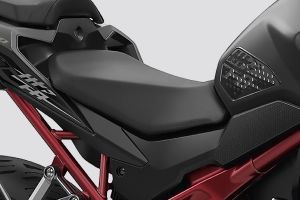 Rider Seat of CB750 Hornet