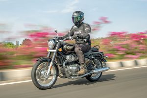 Riding: Front Left Quarter View of Bullet 650