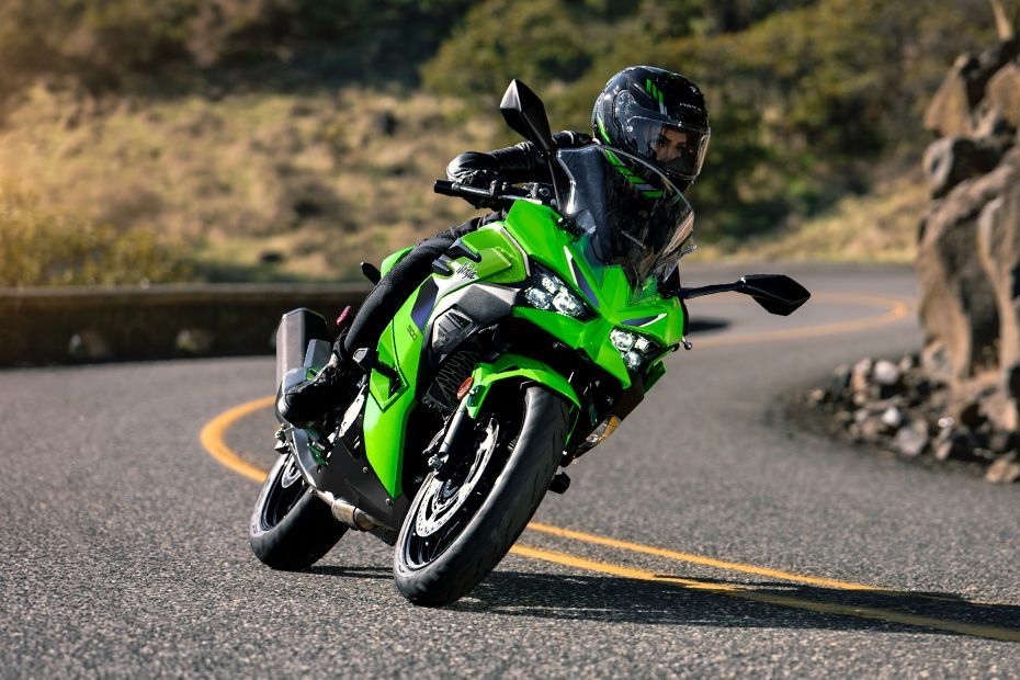 Riding: Front Right Quarter View of Ninja 500