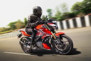 Riding: Front Right Quarter View of Pulsar N250