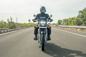 Riding: Front View of Bullet 650