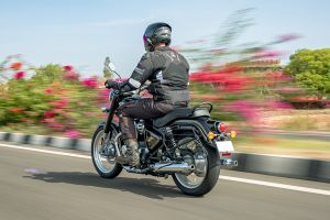 Riding: Rear Left Three Quarter View of Bullet 650