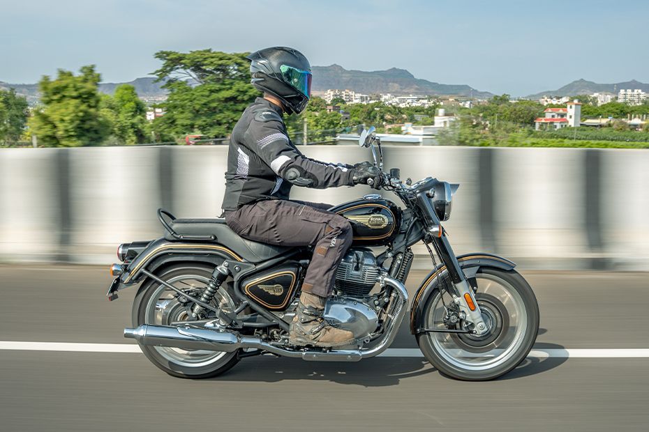 Riding: Side Profile (Right) View Profile View of Bullet 650