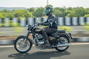 Riding: Side Profile(Left)View of Bullet 650
