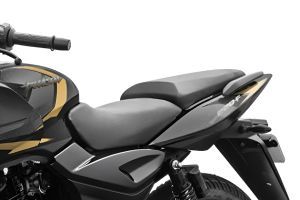 Seat of Pulsar 220 F