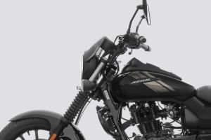 Side Fairing of Avenger 220 Street