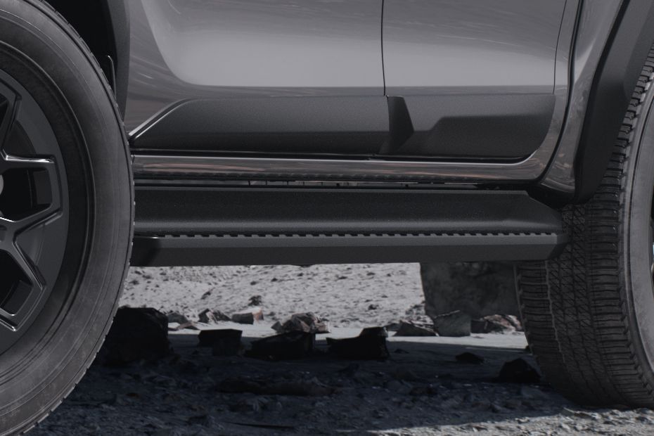 Side Skirt Image of Hilux 2026