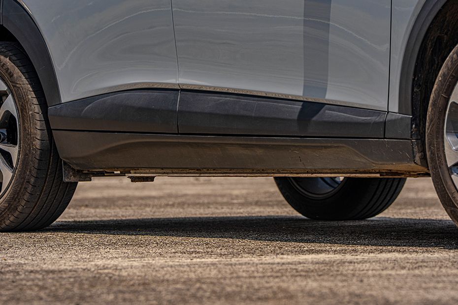 Side Skirt Image of VF6