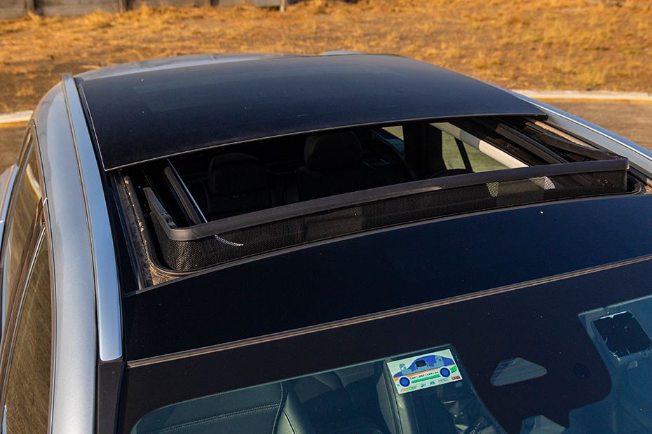 Sunroof (Outside View) Image of GLC