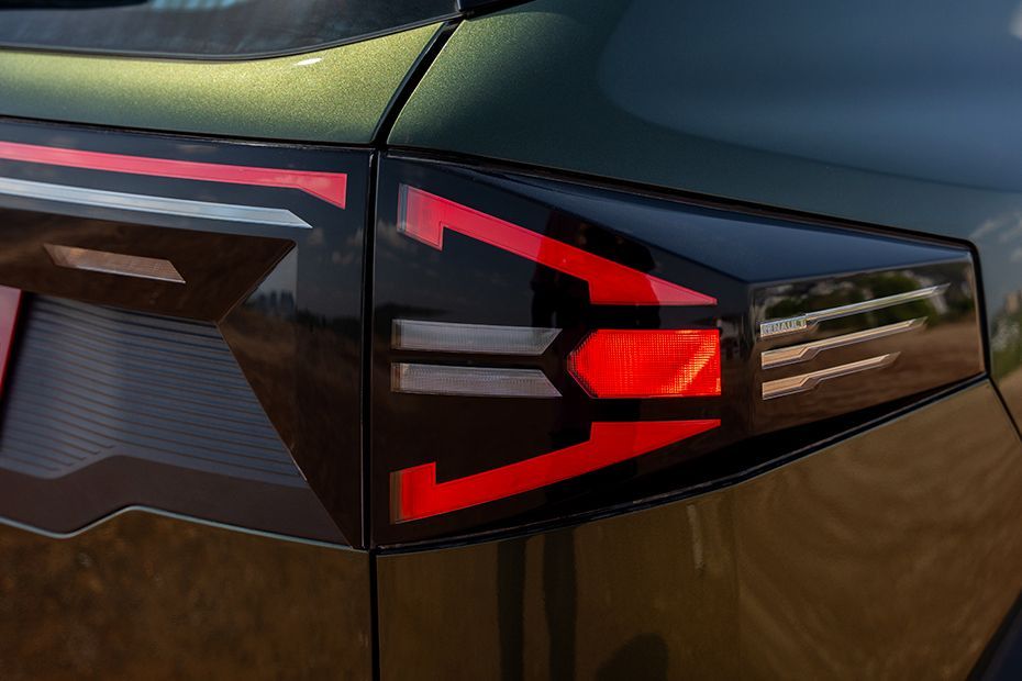 Taillight Image of Duster