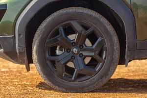 Wheel Image of Duster