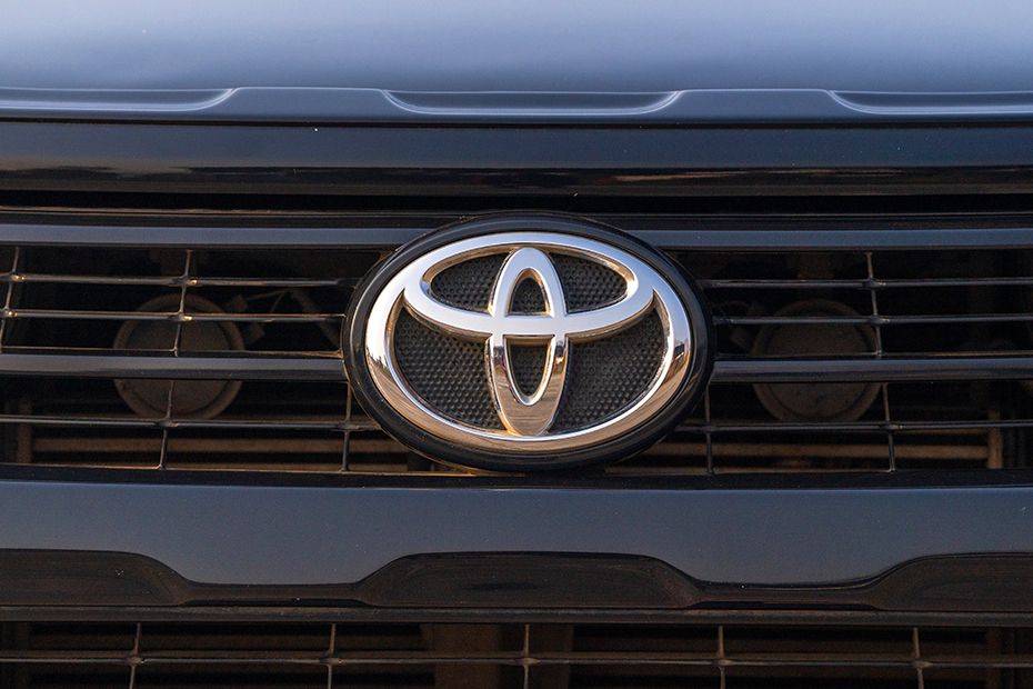 Brand Logo Front Image of Hilux