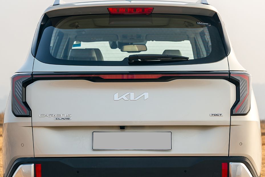 Closed Boot Image of Carens Clavis