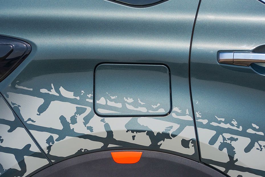 Fuel Lid (Closed) Image of Gravite