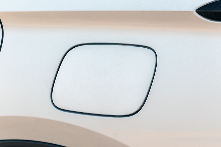 Closed Fuel Lid Image of Carens Clavis