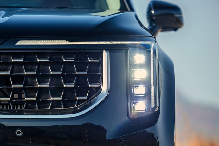 Daytime Running Lamps (DRL) Image of Carnival