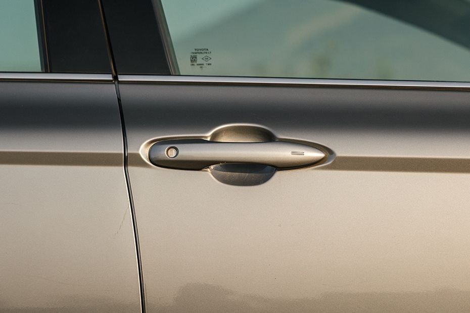 Door handles Image of Camry