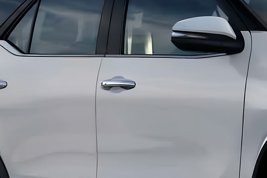 Door handles Image of Fortuner Legender