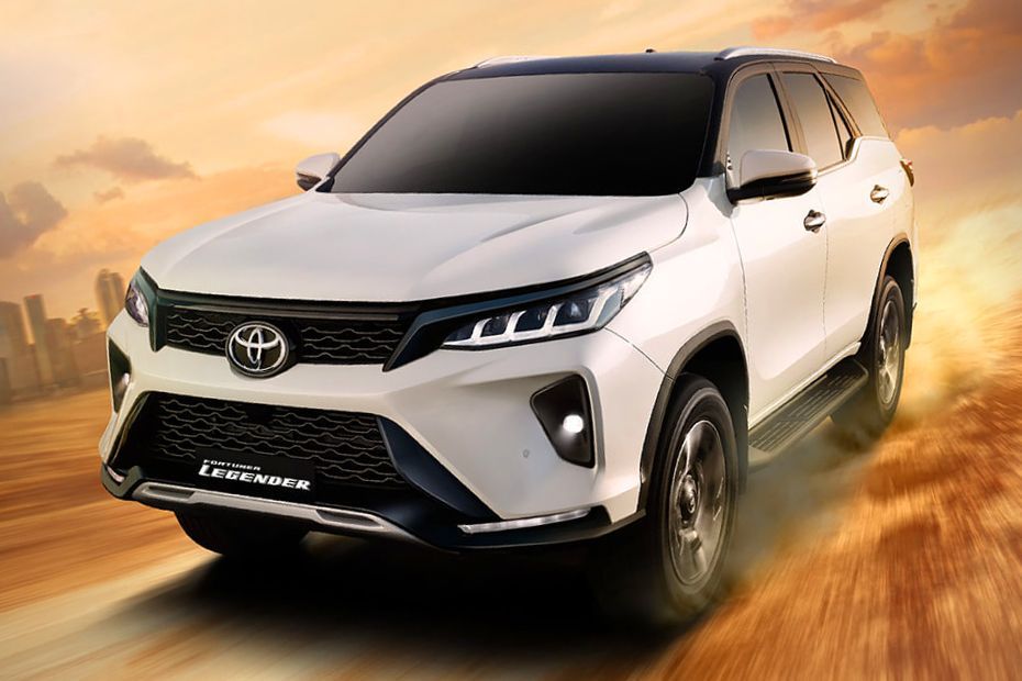 Driving: Front Left Quarter View Image of Fortuner Legender