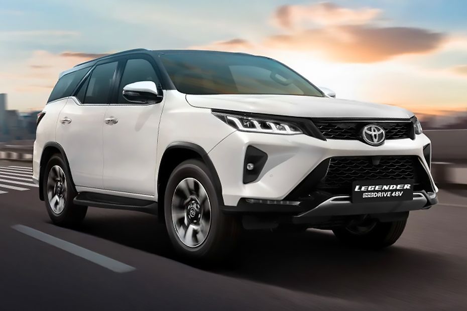 Driving: Front Right Quarter View Image of Fortuner Legender
