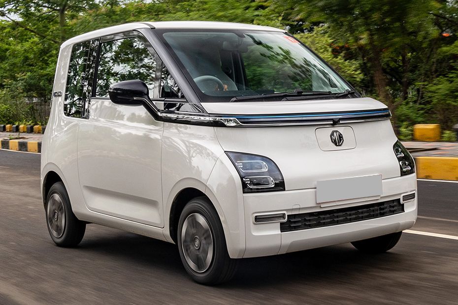 Driving: Front Right Quarter View Image of Comet EV