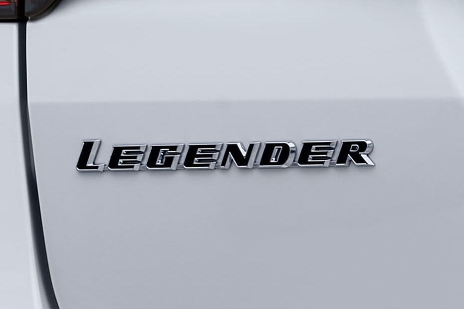 Legender Badge Image of Fortuner Legender