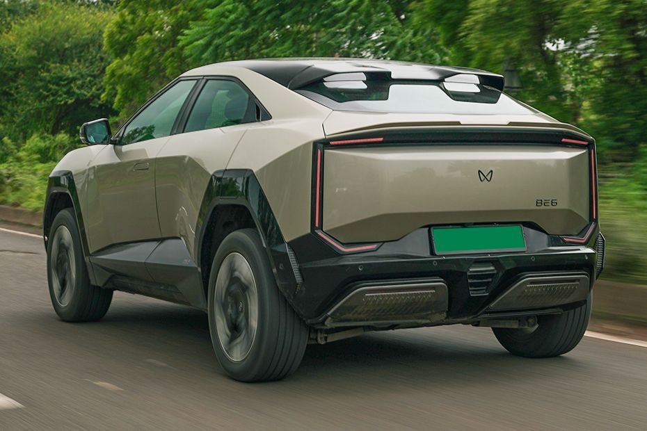 Driving: Rear Left Three Quarter View Image of BE 6