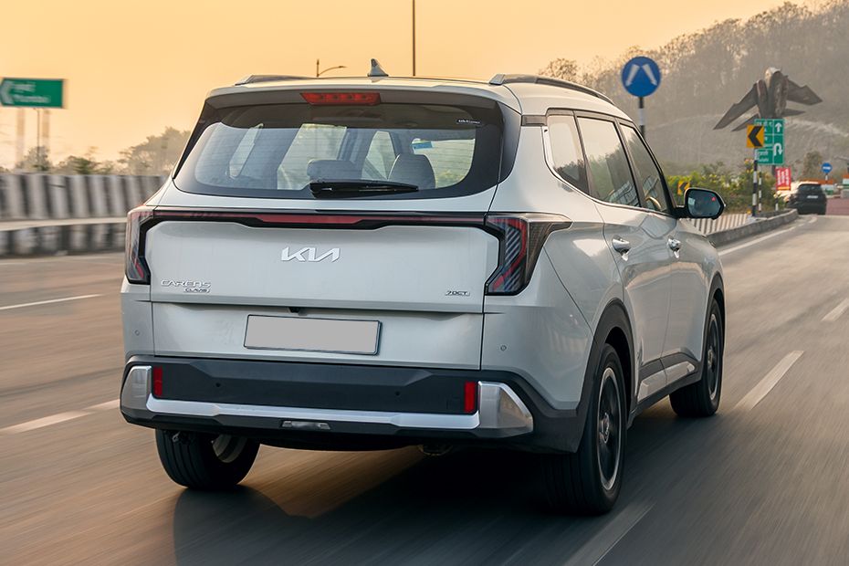 Driving: Rear Right Three Quarter View Image of Carens Clavis