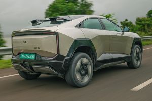 Driving: Rear Right Three Quarter View Image of BE 6